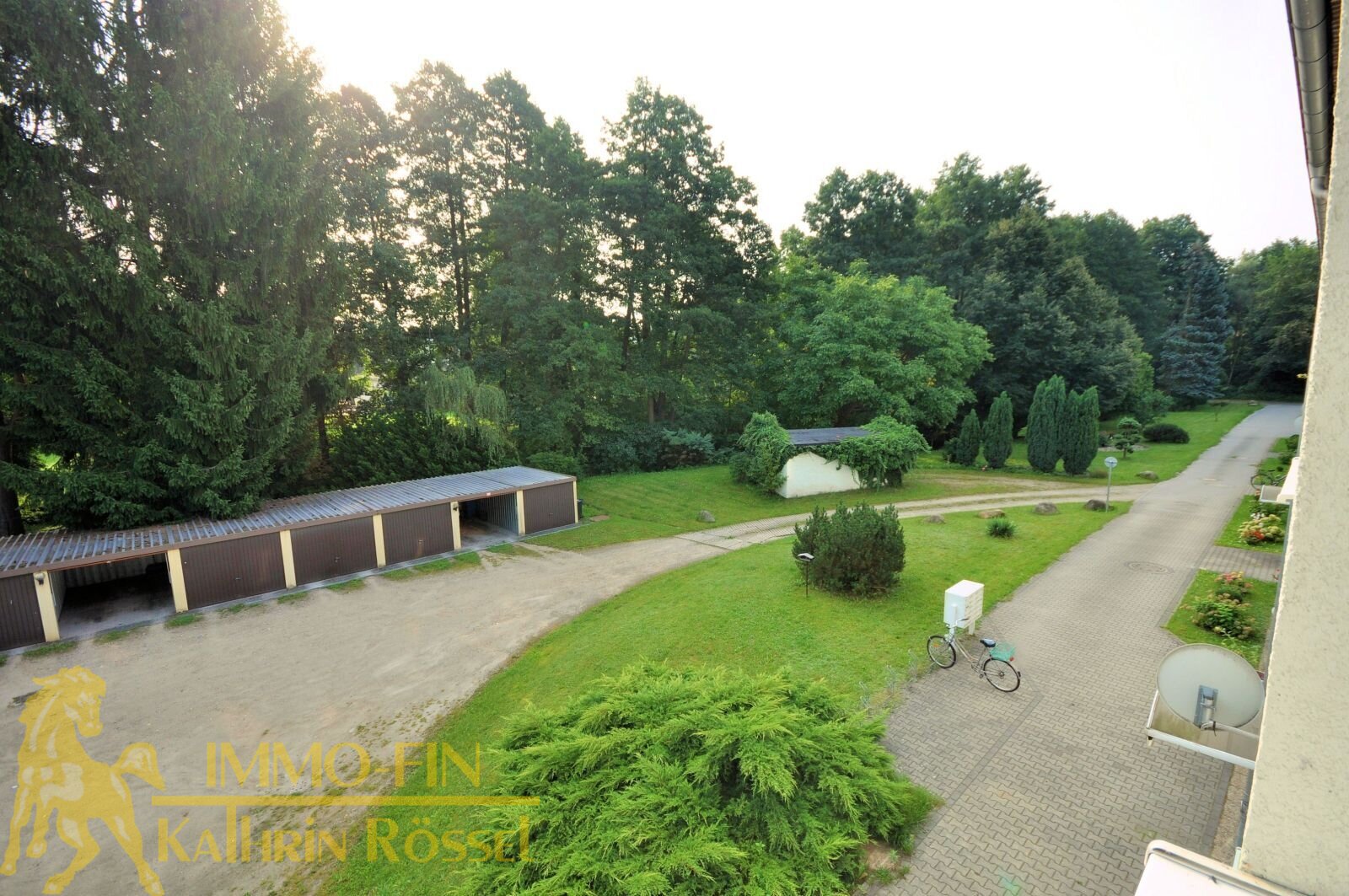 Blick auf die Garagen im Hof