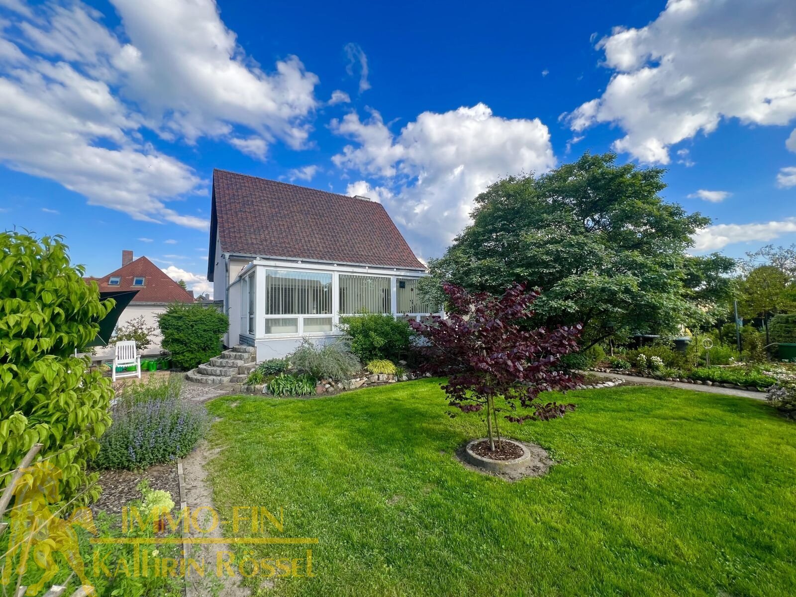 Großzügiges Einfamilienhaus mit Wintergarten und Doppelgarage in ruhiger Lage von Weißwasser Großzügiges Einfamilienhaus mit Wintergarten und Doppelgarage in ruhiger Lage von Weißwasser