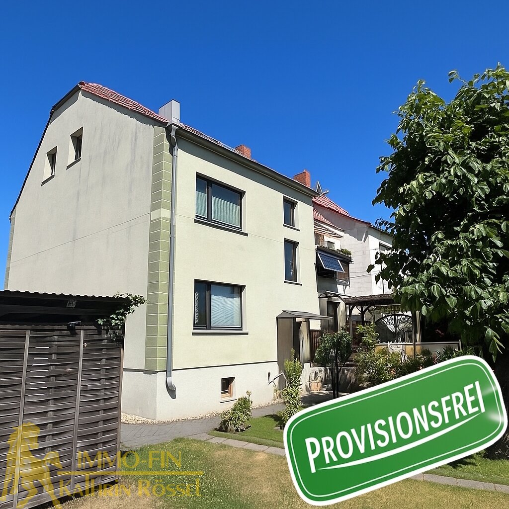 Wohnen mit Weitblick: Dachgeschosswohnung mit eigenem Garten und Büro Wohnen mit Weitblick: Dachgeschosswohnung mit eigenem Garten und Büro