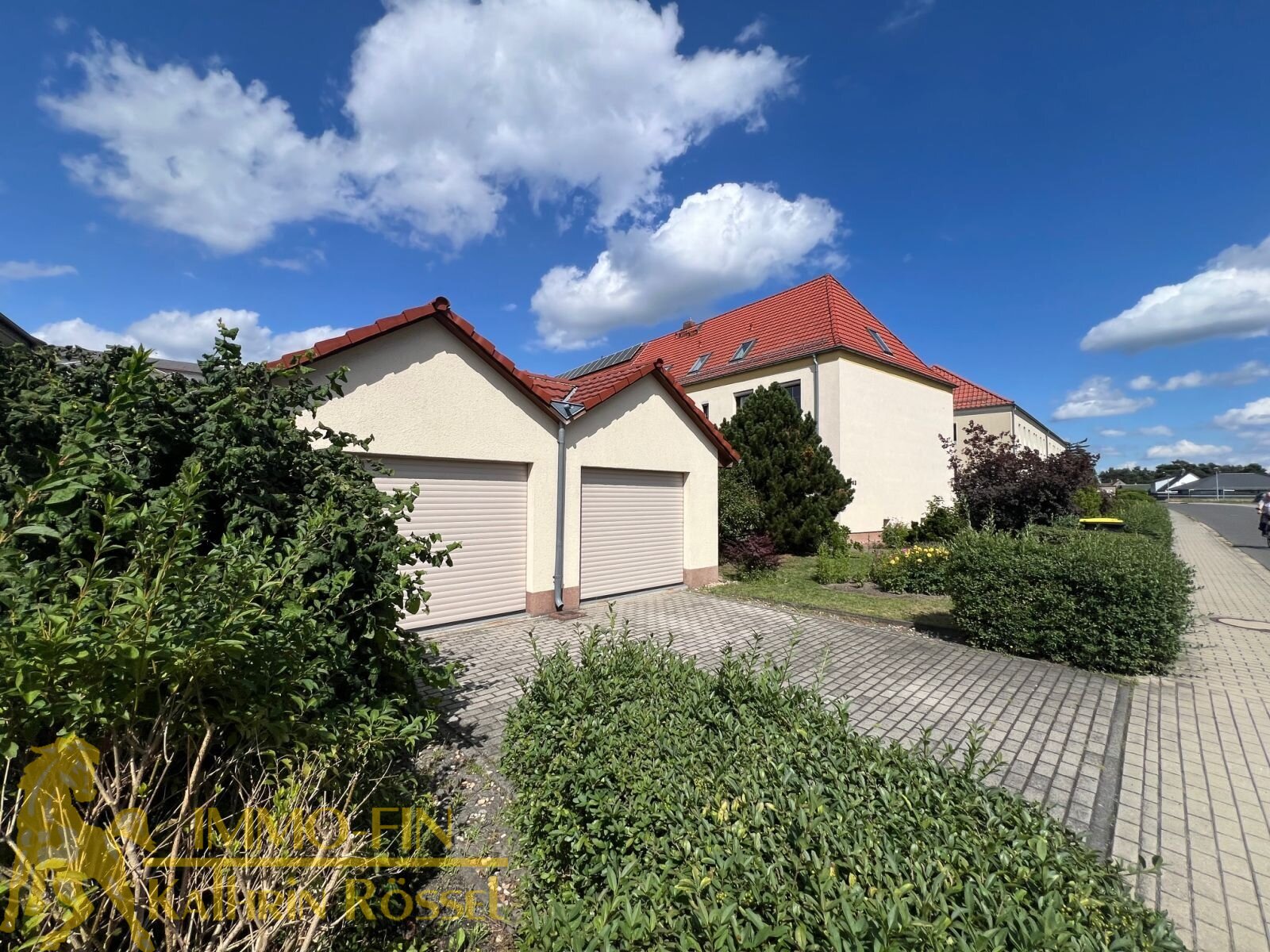 Doppelhaushälfte als Mehrfamilienhaus mit Doppelgarage im begehrten Dichterviertel Doppelhaushälfte als Mehrfamilienhaus mit Doppelgarage im begehrten Dichterviertel