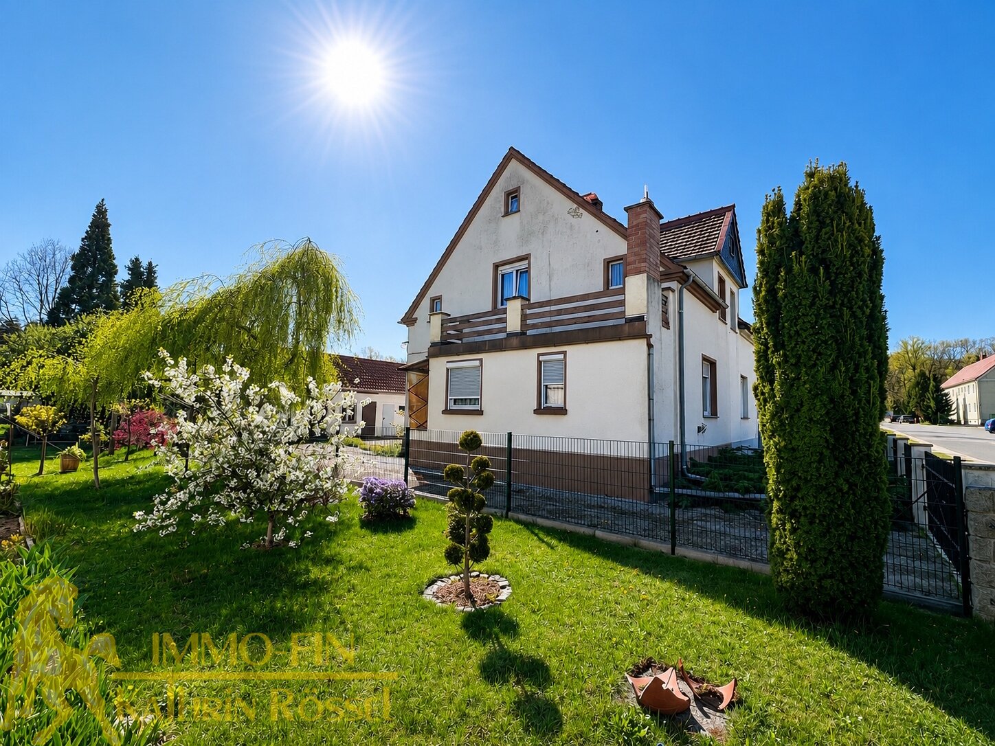 Kleine Doppelhaushälfte mit Garten und Nebengebäude in ruhiger Wohnlage von Rietschen Kleine Doppelhaushälfte mit Garten und Nebengebäude in ruhiger Wohnlage von Rietschen