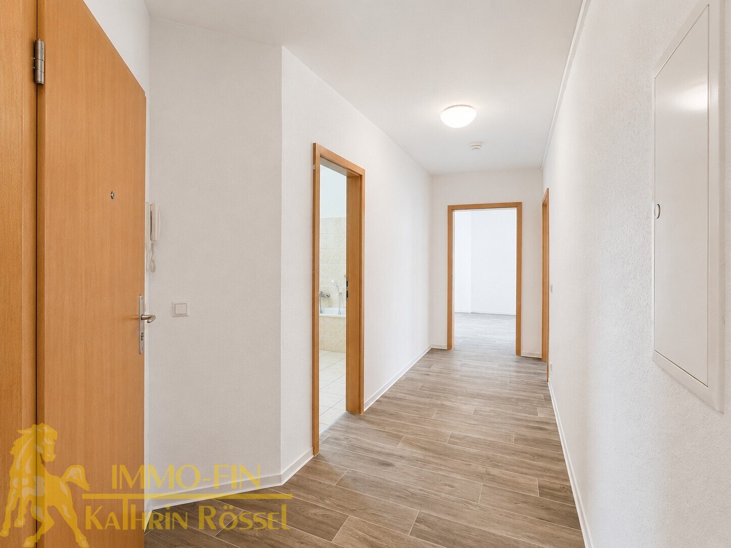 Helle 2-Zimmer-Wohnung in zentraler Lage – Erstbezug nach Renovierung Helle 2-Zimmer-Wohnung in zentraler Lage – Erstbezug nach Renovierung