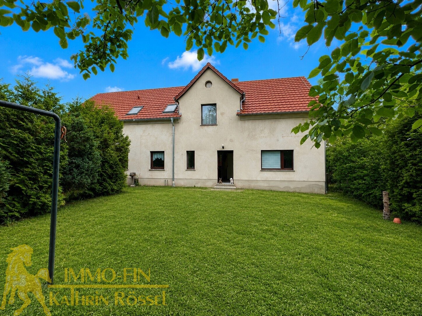 Ruhig und naturnah wohnen – großzügiges Einfamilienhaus mit 8 Zimmern und 1.480 m² Grundstück Ruhig und naturnah wohnen – großzügiges Einfamilienhaus mit 8 Zimmern und 1.480 m² Grundstück